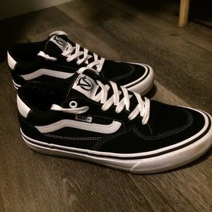 Vans sneakers - black and white midtop